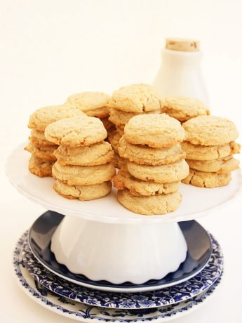 white chocolate chip cookies