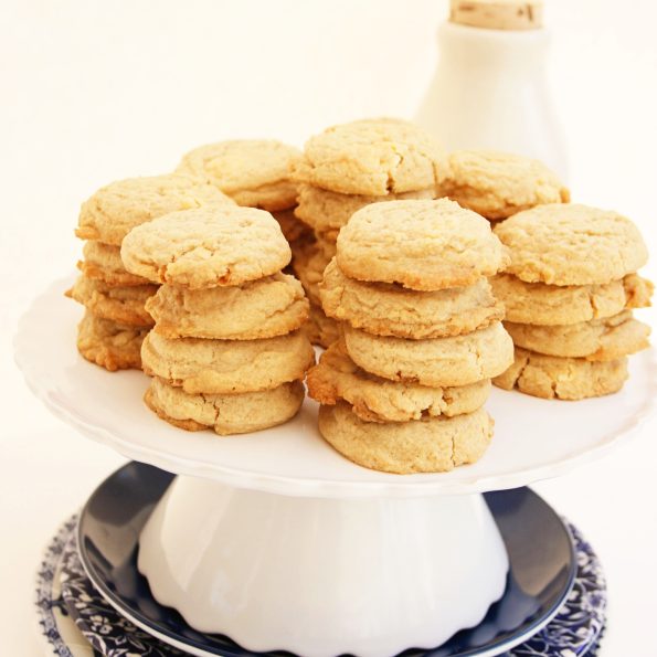 white chocolate chip cookies